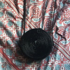 Black round straw purse
